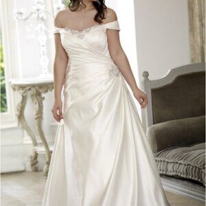 BEAUTIFUL Lace Up Off Shoulder Wedding Dress | Corset Back | A-Line Tulle Gown